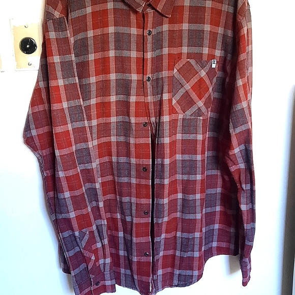 DC XXL Grey & Red Plaid Long Sleeve Shirt - Picture 5 of 6